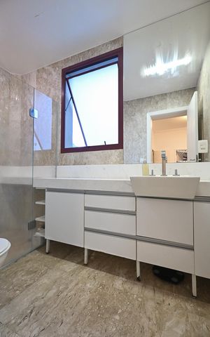Apartamento para alugar com 449m², 3 quartos e 5 vagasBanheiro 2 da Suíte  3
