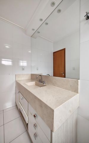 Casa à venda com 177m², 4 quartos e 4 vagas Casa à venda com 177m², 4 quartos e 4 vagasBanheiro da Suíte