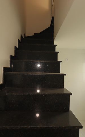Apartamento à venda com 82m², 2 quartos e 1 vagaEscada