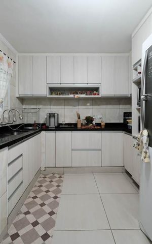 Casa à venda com 120m², 3 quartos e 2 vagasCozinha e Área de Serviço