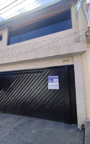Casa à venda com 120m², 3 quartos e 2 vagas Casa à venda com 120m², 3 quartos e 2 vagasFachada