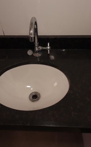 Apartamento à venda com 149m², 2 quartos e 2 vagasBanheiro da Suíte - Pia