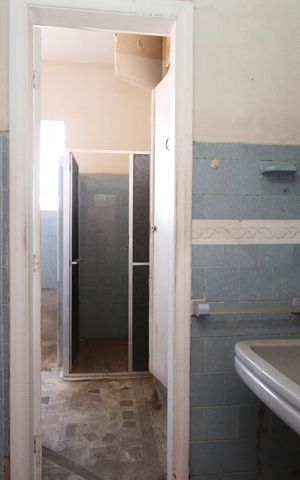 Casa à venda com 370m², 6 quartos e 4 vagasBanheiro 1