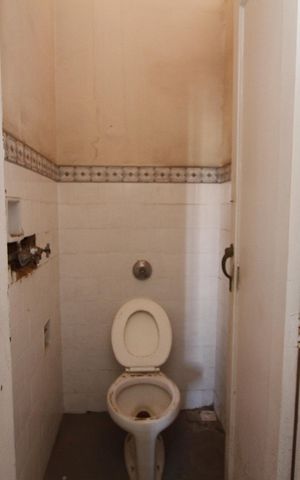 Casa à venda com 370m², 6 quartos e 4 vagasBanheiro 1