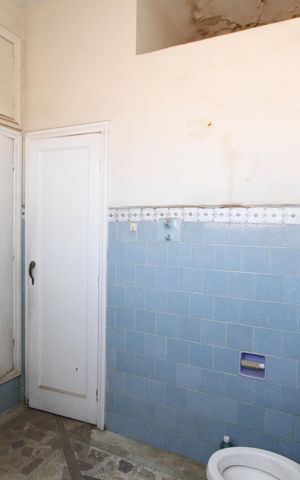 Casa à venda com 370m², 6 quartos e 4 vagasBanheiro 2