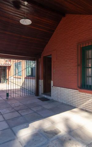 Casa à venda com 338m², 4 quartos e 4 vagas Casa à venda com 338m², 4 quartos e 4 vagasQuintal