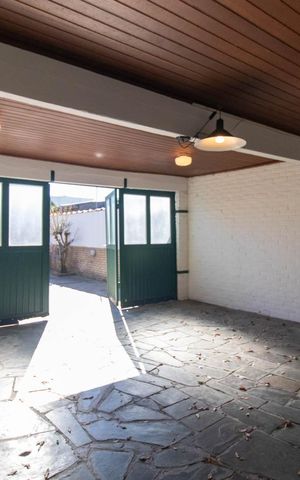 Casa à venda com 338m², 4 quartos e 4 vagas Casa à venda com 338m², 4 quartos e 4 vagasGaragem