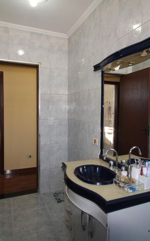 Casa para alugar com 256m², 5 quartos e 4 vagasBanheiro 2