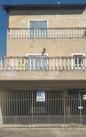 Casa para alugar com 256m², 5 quartos e 4 vagas Casa para alugar com 256m², 5 quartos e 4 vagasFachada