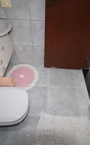 Casa para alugar com 256m², 5 quartos e 4 vagasBanheiro 1