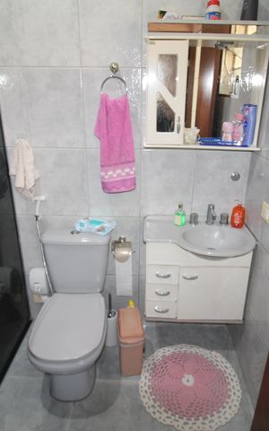 Casa para alugar com 256m², 5 quartos e 4 vagasBanheiro 1