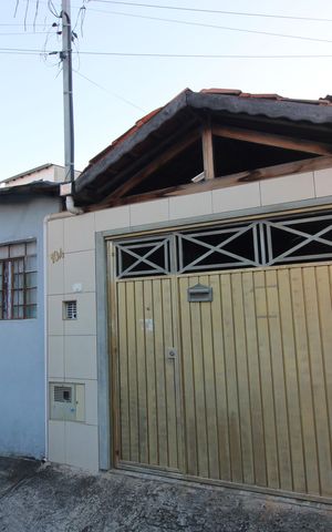 Casa à venda com 198m², 5 quartos e 2 vagasFachada