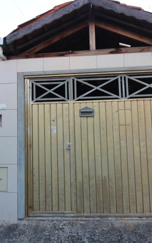Casa à venda com 198m², 5 quartos e 2 vagasFachada