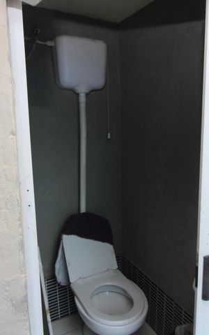 Casa à venda com 198m², 5 quartos e 2 vagasCasa 5 - Banheiro de serviço