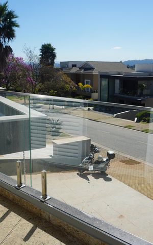 Casa de condomínio à venda com 300m², 3 quartos e 4 vagasSacada