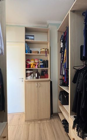 Apartamento à venda com 113m², 3 quartos e 2 vagas Apartamento à venda com 113m², 3 quartos e 2 vagasCloset