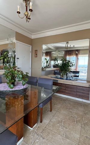 Apartamento à venda com 113m², 3 quartos e 2 vagas Apartamento à venda com 113m², 3 quartos e 2 vagasSala