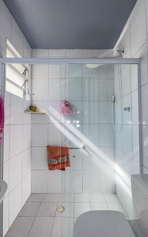 Casa à venda com 221m², 3 quartos e 2 vagasBanheiro