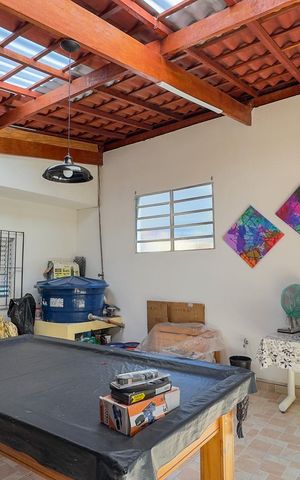 Casa à venda com 221m², 3 quartos e 2 vagasVaranda