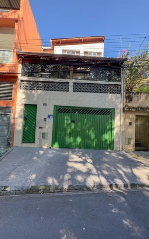 Casa à venda com 221m², 3 quartos e 2 vagasFachada