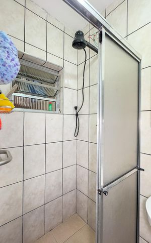 Casa à venda com 221m², 3 quartos e 2 vagasBanheiro
