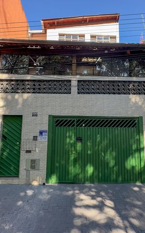 Casa à venda com 221m², 3 quartos e 2 vagasFachada