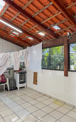 Casa à venda com 221m², 3 quartos e 2 vagasVaranda