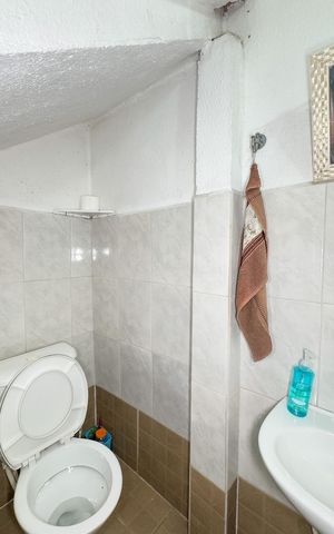 Casa à venda com 221m², 3 quartos e 2 vagasBanheiro