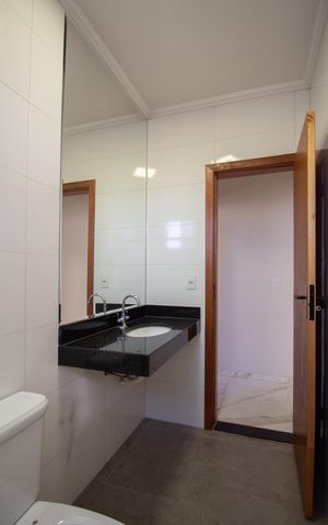 Casa à venda com 180m², 3 quartos e 3 vagas Casa à venda com 180m², 3 quartos e 3 vagasBanheiro Social