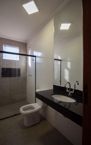 Casa à venda com 180m², 3 quartos e 3 vagas Casa à venda com 180m², 3 quartos e 3 vagasBanheiro Social