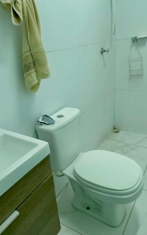 Casa à venda com 200m², 3 quartos e 4 vagas Casa à venda com 200m², 3 quartos e 4 vagasBanheiro 4