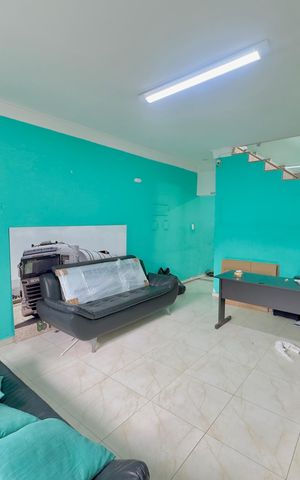 Casa à venda com 200m², 3 quartos e 4 vagas Casa à venda com 200m², 3 quartos e 4 vagasSala