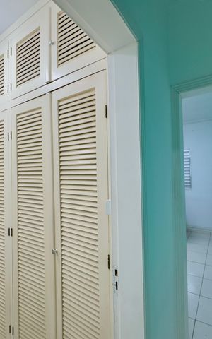 Casa à venda com 200m², 3 quartos e 4 vagas Casa à venda com 200m², 3 quartos e 4 vagasCloset