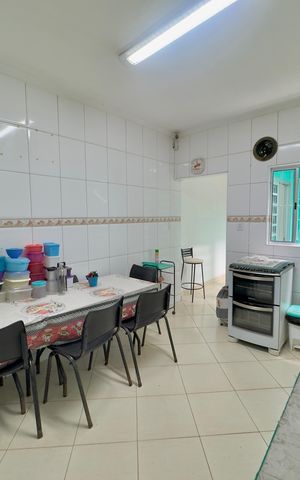 Casa à venda com 200m², 3 quartos e 4 vagas Casa à venda com 200m², 3 quartos e 4 vagasCozinha