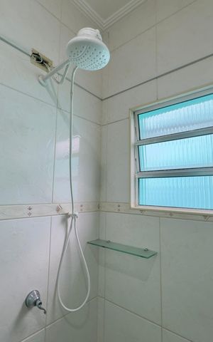 Casa à venda com 200m², 3 quartos e 4 vagas Casa à venda com 200m², 3 quartos e 4 vagasBanheiro 2
