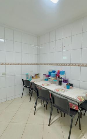 Casa à venda com 200m², 3 quartos e 4 vagas Casa à venda com 200m², 3 quartos e 4 vagasCozinha