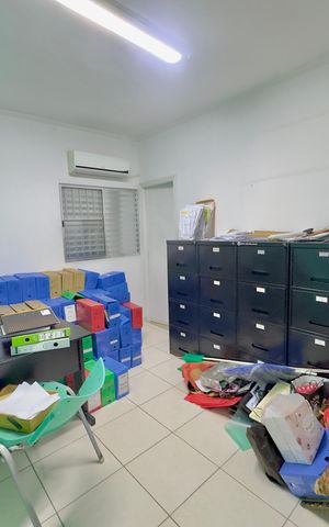 Casa à venda com 200m², 3 quartos e 4 vagas Casa à venda com 200m², 3 quartos e 4 vagasQuarto 1