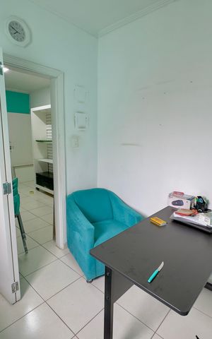 Casa à venda com 200m², 3 quartos e 4 vagas Casa à venda com 200m², 3 quartos e 4 vagasEscritório