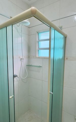Casa à venda com 200m², 3 quartos e 4 vagas Casa à venda com 200m², 3 quartos e 4 vagasBanheiro 2
