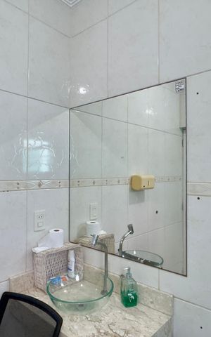 Casa à venda com 200m², 3 quartos e 4 vagas Casa à venda com 200m², 3 quartos e 4 vagasBanheiro 3