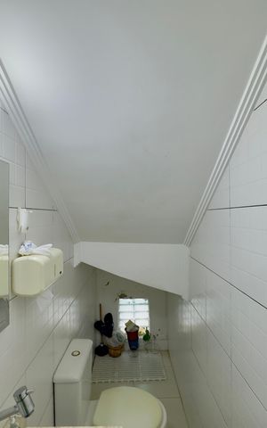 Casa à venda com 200m², 3 quartos e 4 vagas Casa à venda com 200m², 3 quartos e 4 vagasBanheiro 5