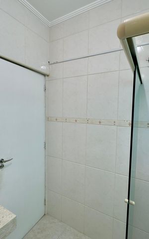 Casa à venda com 200m², 3 quartos e 4 vagas Casa à venda com 200m², 3 quartos e 4 vagasBanheiro 2