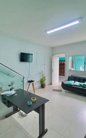 Casa à venda com 200m², 3 quartos e 4 vagas Casa à venda com 200m², 3 quartos e 4 vagasSala