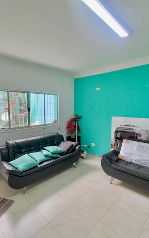 Casa à venda com 200m², 3 quartos e 4 vagas Casa à venda com 200m², 3 quartos e 4 vagasSala