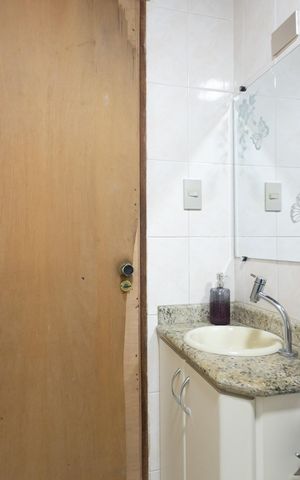 Casa à venda com 70m², 2 quartos e sem vaga Casa à venda com 70m², 2 quartos e sem vagaBanheiro 2