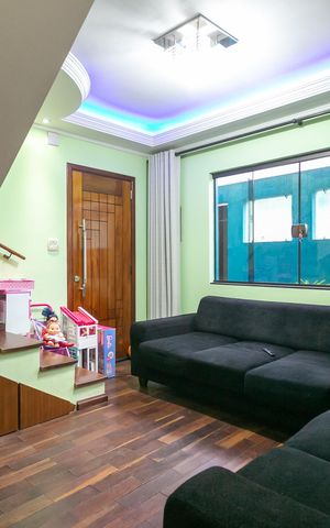 Casa à venda com 70m², 2 quartos e sem vaga Casa à venda com 70m², 2 quartos e sem vagaSala
