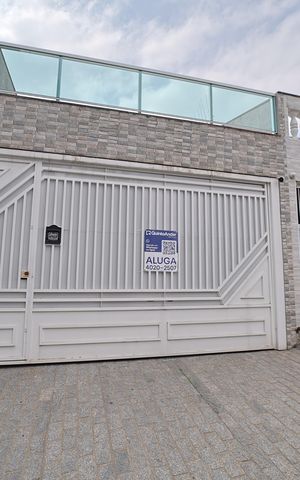 Casa para alugar com 210m², 3 quartos e 2 vagasFachada