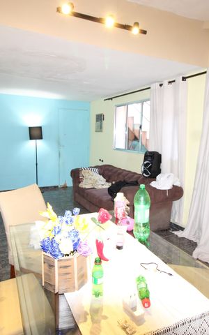 Casa à venda com 100m², 2 quartos e 3 vagasSala