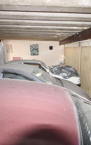 Casa à venda com 100m², 2 quartos e 3 vagasgaragem