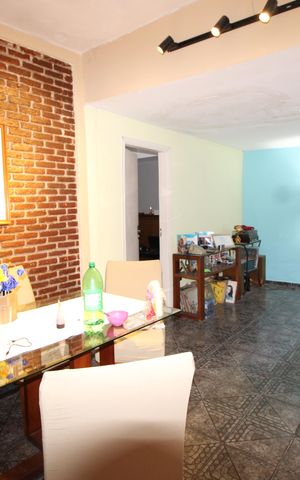 Casa à venda com 100m², 2 quartos e 3 vagasSala